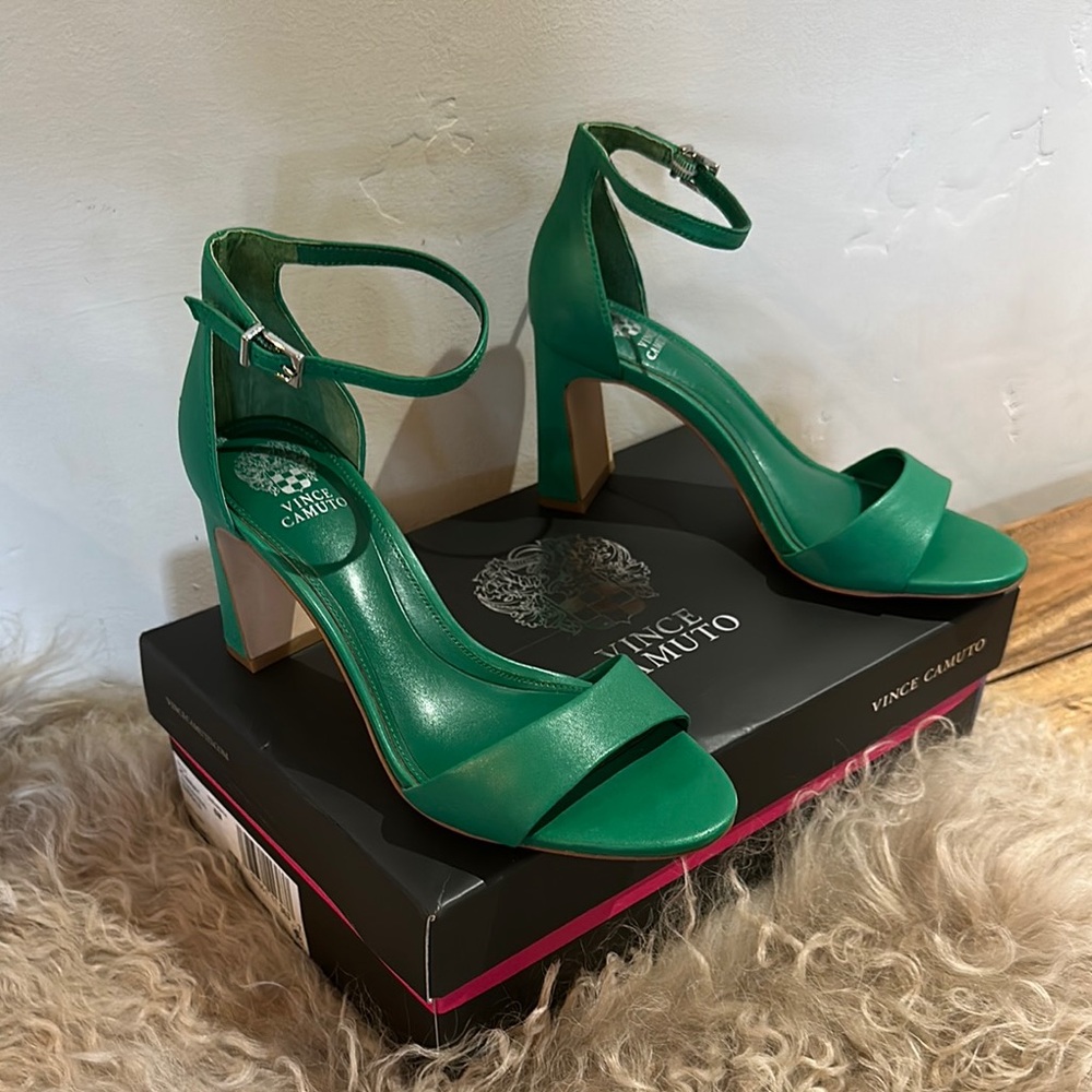 New in box Vince Camuto Annay Women's Heeled Sandals 6M